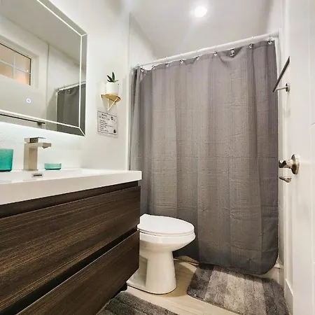 Cozy Newly Remodeled Close To Hot Attractions Disneyland, Beach, Knott's Berry Farm Holiday home *