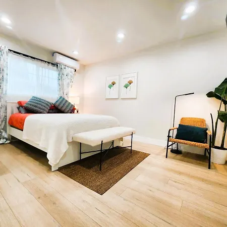 Holiday home Cozy Newly Remodeled Close To Hot Attractions Disneyland, Beach, Knott's Berry Farm Garden Grove