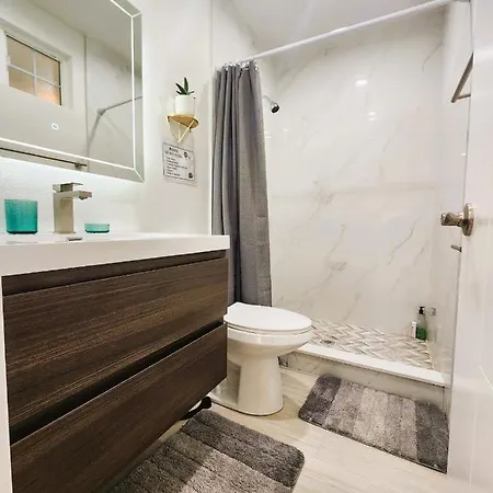 Holiday home Cozy Newly Remodeled Close To Hot Attractions Disneyland, Beach, Knott's Berry Farm