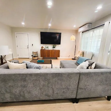 Cozy Newly Remodeled Close To Hot Attractions Disneyland, Beach, Knott's Berry Farm Holiday home *