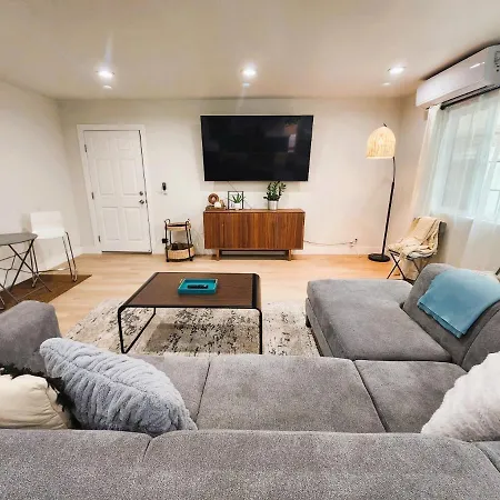 Cozy Newly Remodeled Close To Hot Attractions Disneyland, Beach, Knott's Berry Farm * Garden Grove